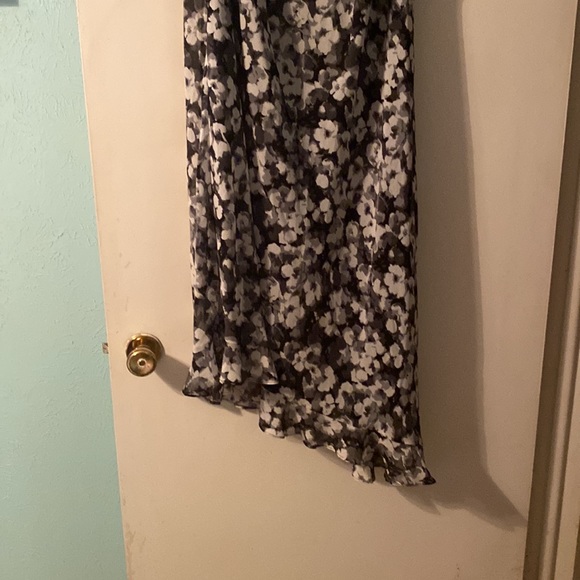 Sleeveless floral dress - Picture 2 of 2